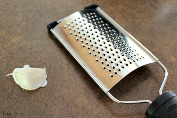 easy way to mince garlic