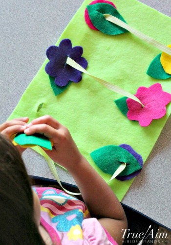 Beginning sewing activity Threading garden! How cute is this fine motor activity! Perfect for teaching little ones how to do buttons
